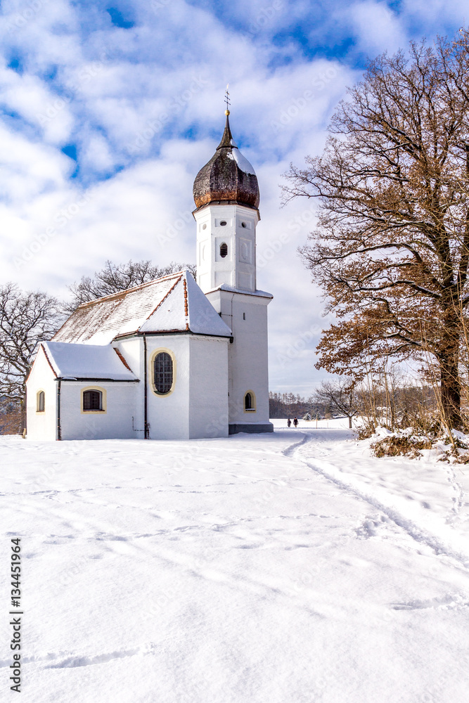 EIn klarer Wintertag an der Hubkapelle in Penzberg