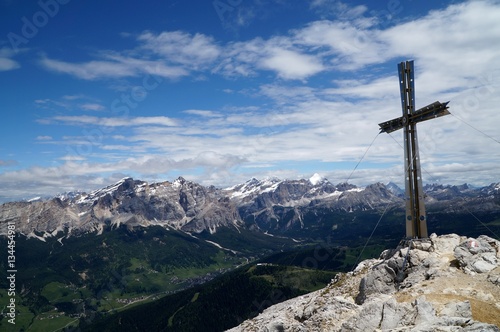 Gipfelkreuz  auf Sassongher und Sicht auf Fanestal  photo