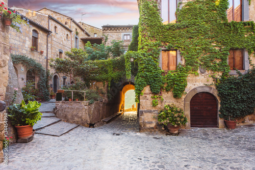 Fototapeta Naklejka Na Ścianę i Meble -  Ancient streets of the dying town in Italy, Civita di Bagnoregio