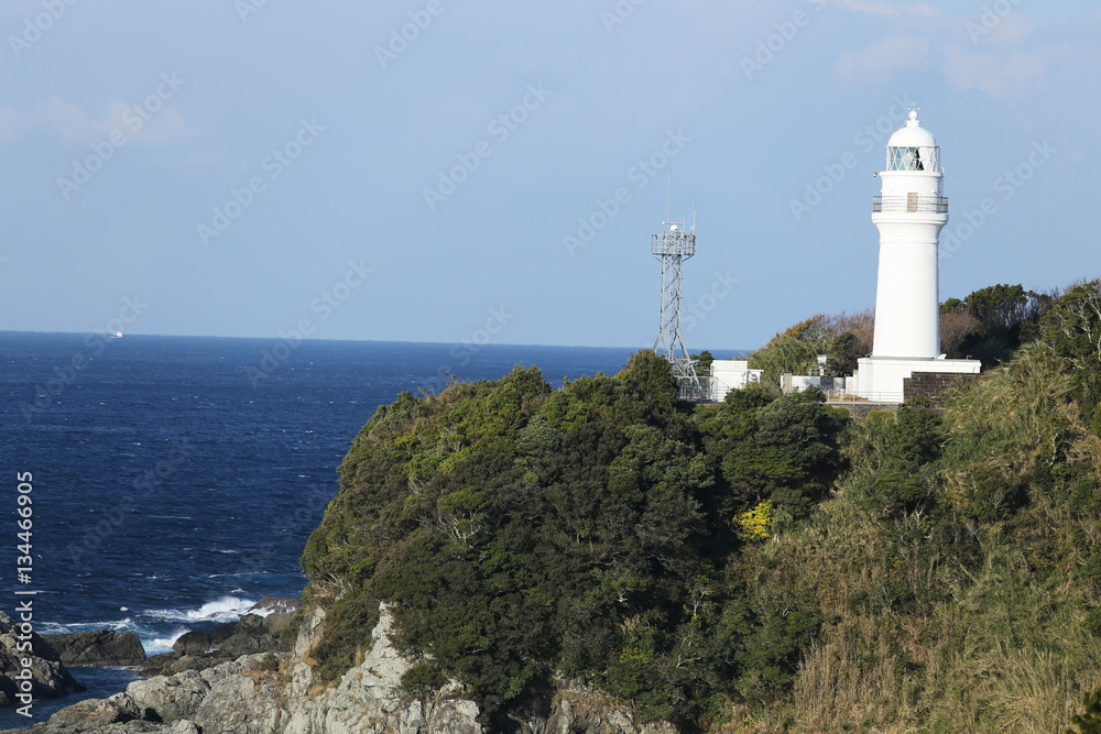潮岬灯台と太平洋