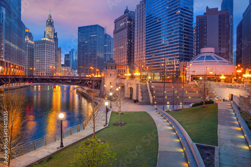 Obraz na płótnie City of Chicago. Cityscape image of Chicago downtown during twilight blue hour. w salonie