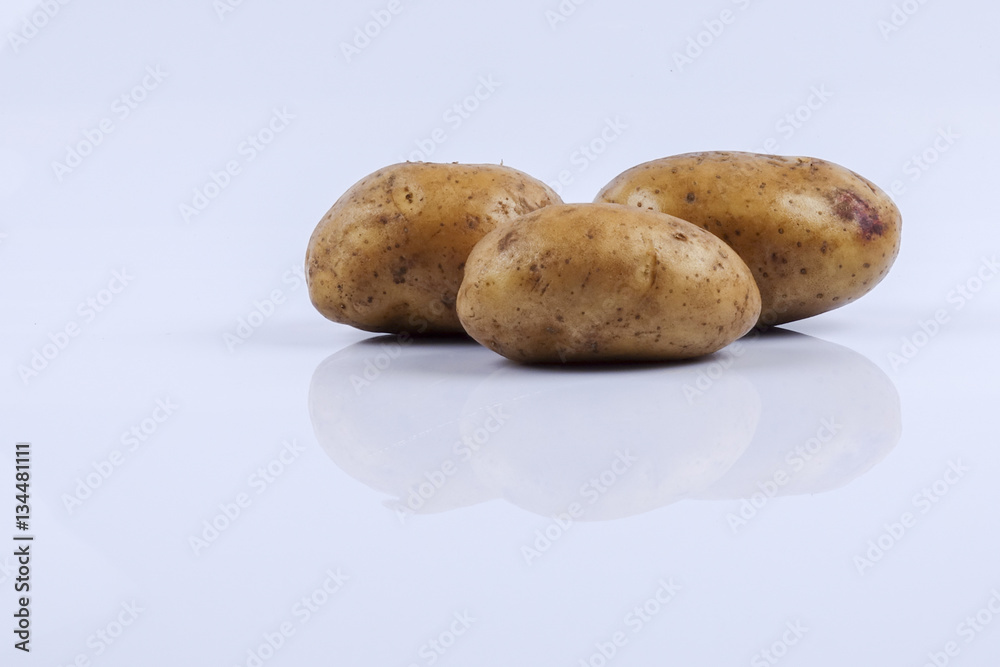 Fototapeta premium Fresh raw potato on white background.