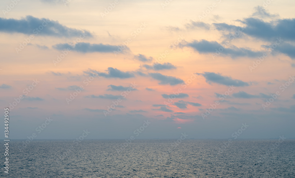 Obraz premium Sunset in the sea,Orange sunset sky,Sunset Sky Background