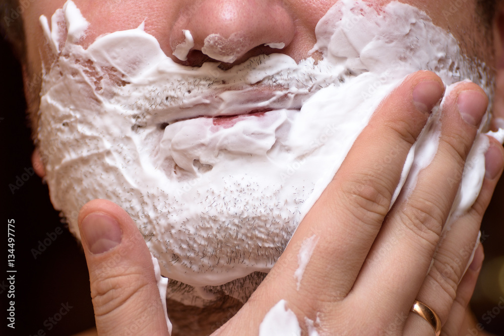 Fototapeta premium Man causes the foam to the face