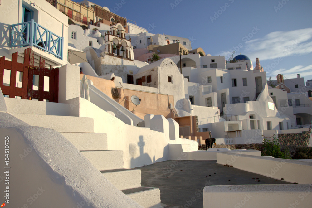 many hotels in Oia