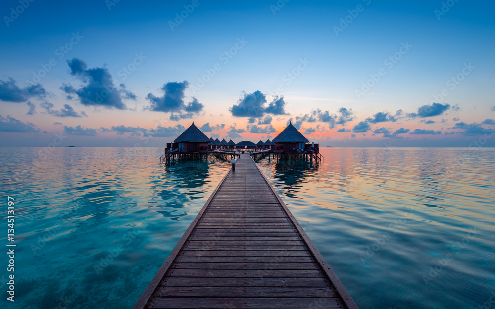 Luxus Resort in the Maldives. Grand sunset over the Indian Ocean. Evening for relaxation and enjoyment.