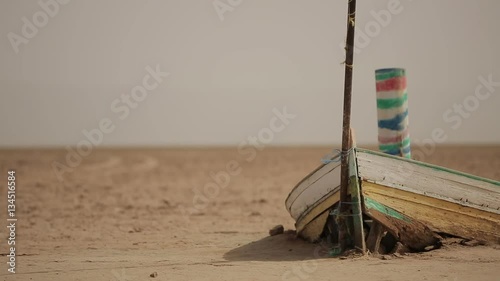 Boat in the Desert
Shooting of a boat left on a dry lake bed