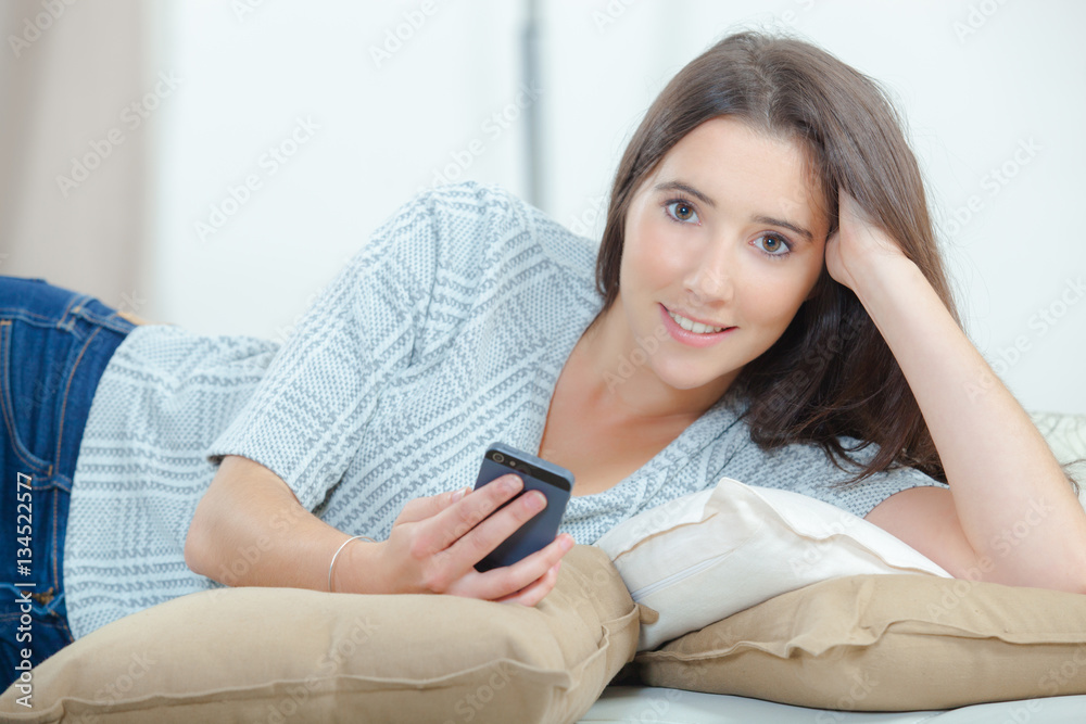 Woman reading a text me Woman reading a text me