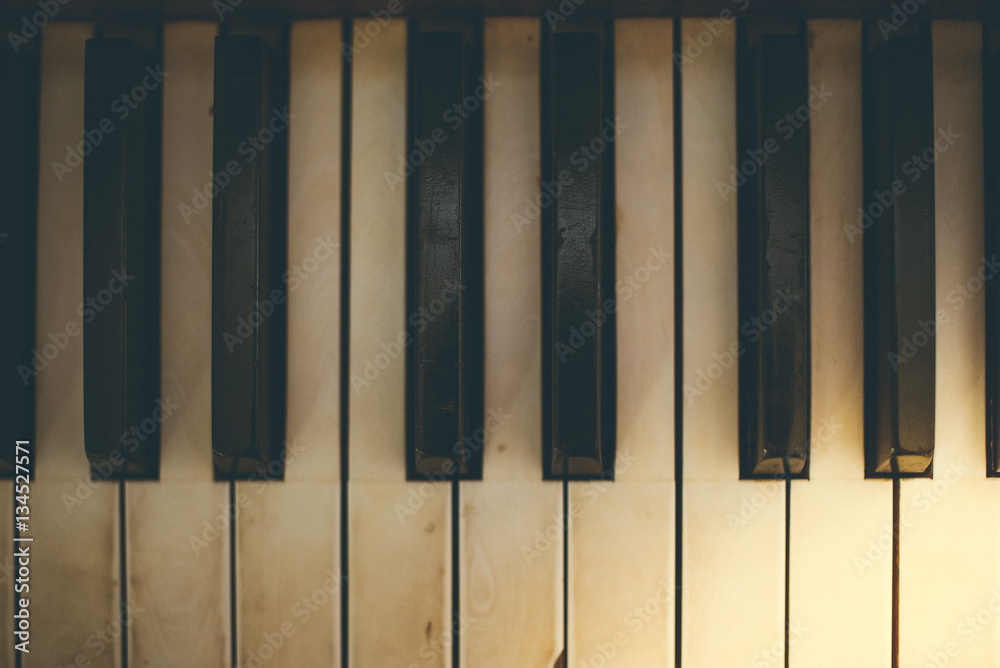 Naklejka premium Old piano keys