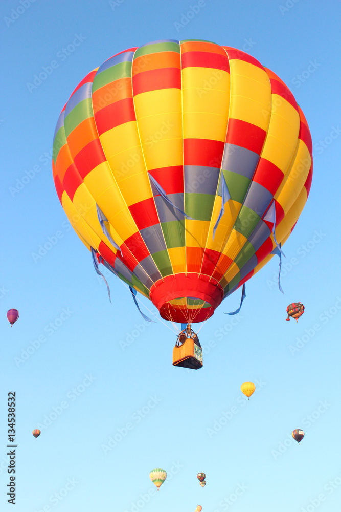 Naklejka premium Globo aerostático