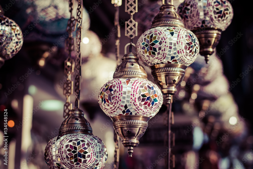 Traditional turkish lamps in street shop in Istanbul - obrazy, fototapety, plakaty 