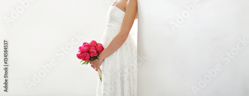 Fototapeta Naklejka Na Ścianę i Meble -  young bride holding peony bouquet