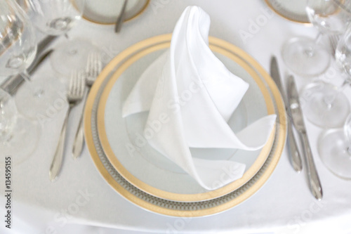 white plate yellow canvas tablecloth napkin serviette