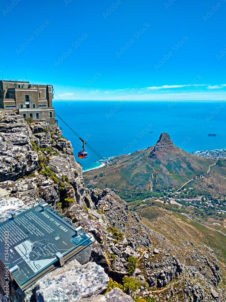 Fototapeta premium Table Mountain view of cableway and Lions Head