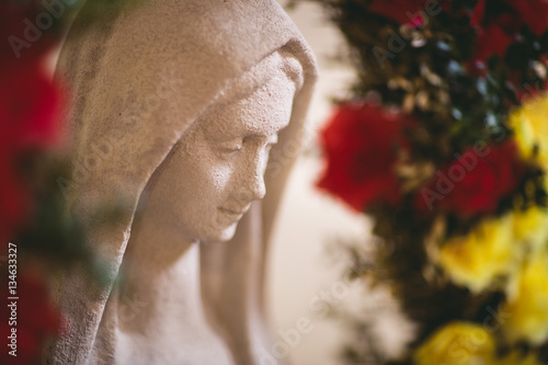 statue