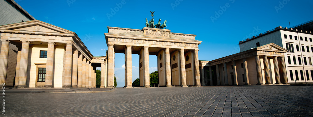 Fototapeta premium Brandenburg Gate (Brandenburger Tor) in Berlin, Germany