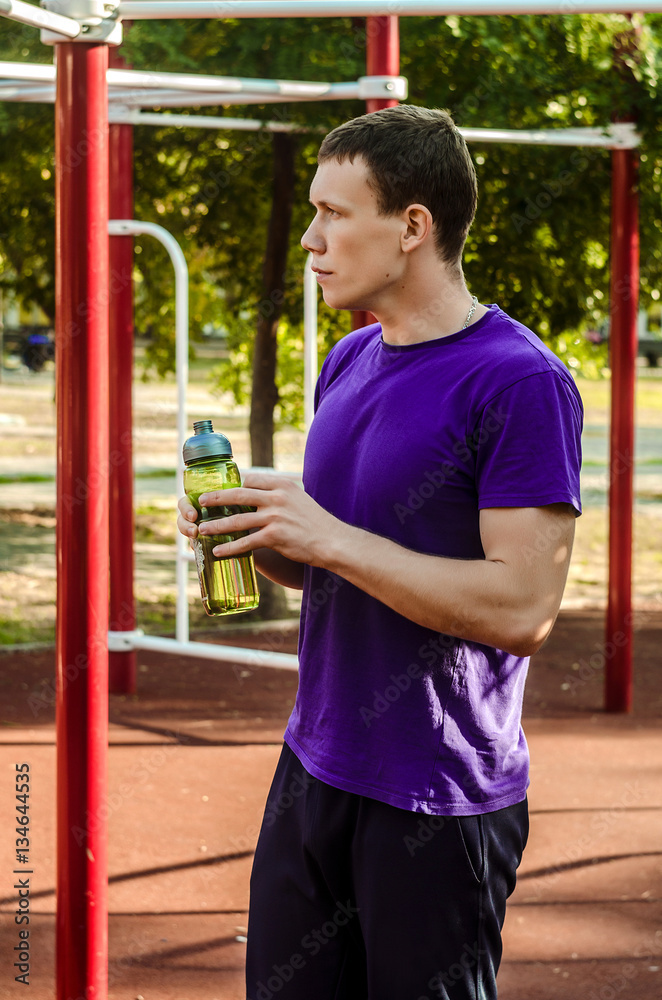 Obraz premium thirst for water after hard