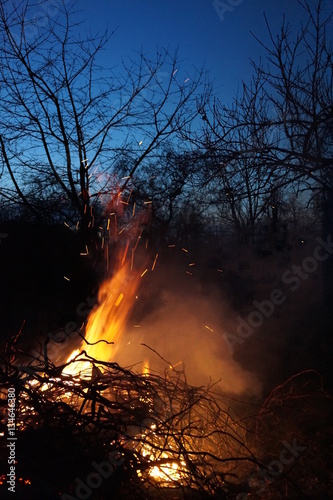 Obraz na płótnie Nocne ognisko w salonie