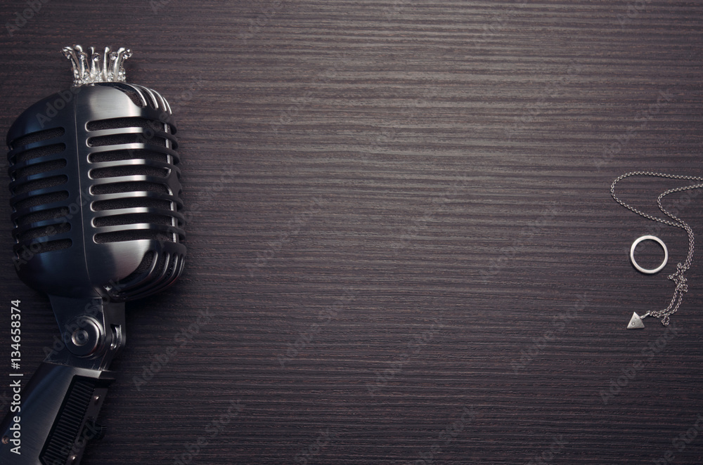 Fototapeta premium Retro microphone in crown for best singers