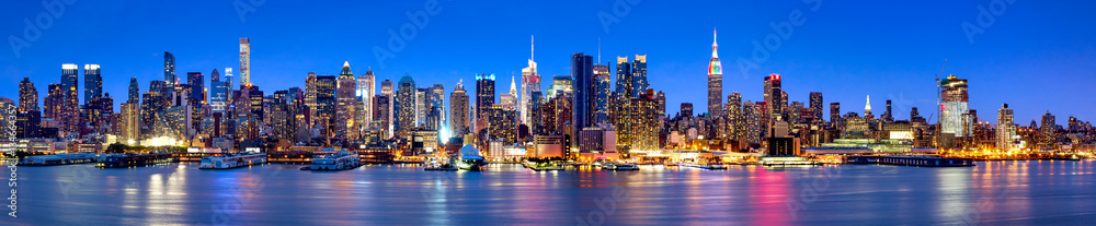Naklejka premium Panorama panoramę Manhattanu w nocy