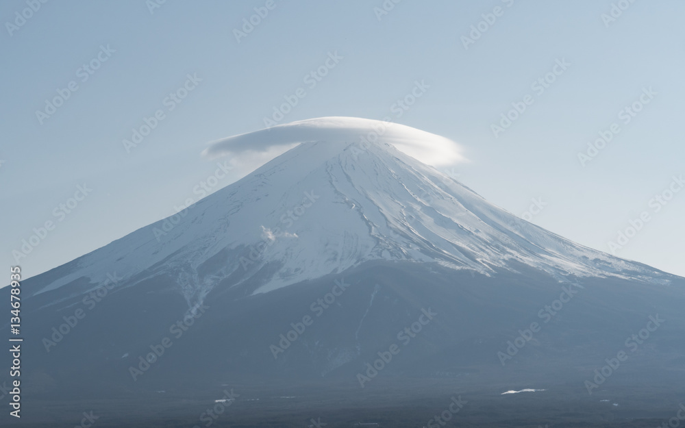 笠雲の冬富士