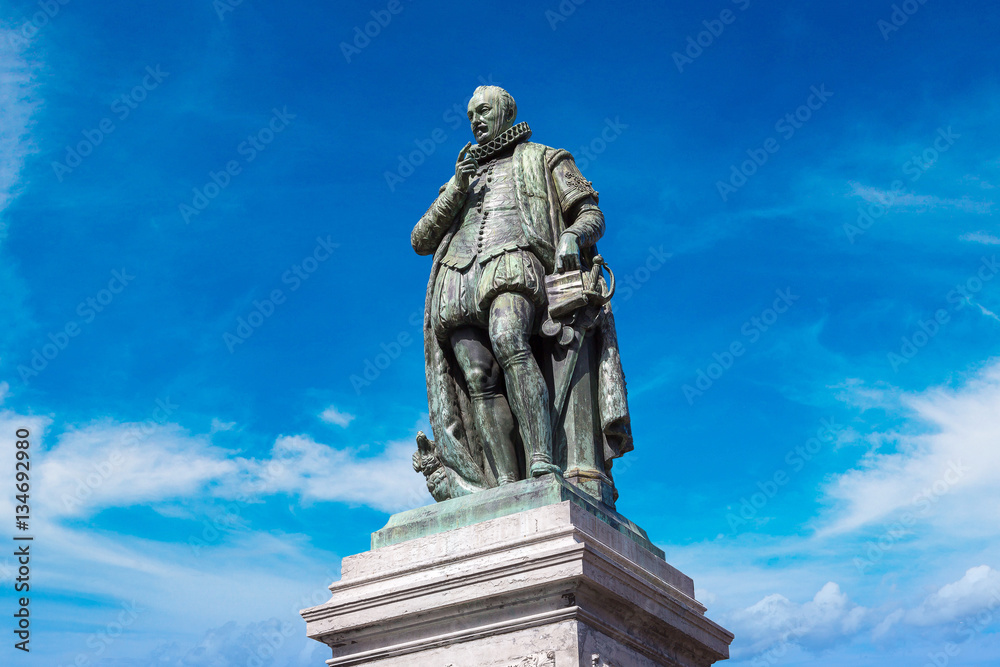 Statue of William I in Hague