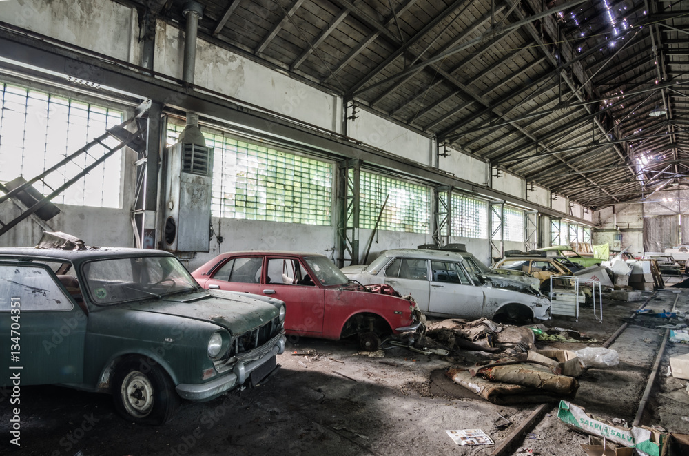Fototapeta premium viele alte autos gelagert