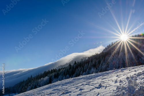 Panorama - Landschaft mit schönem Nebelnd Sonnenschein bei blauem Himmel © Tobias