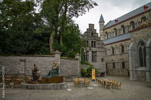 Petite place de la cathédrale de Tournai