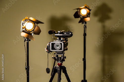 Camcorder and the two spotlights with Fresnel lenses. Filming in the interior or Studio
