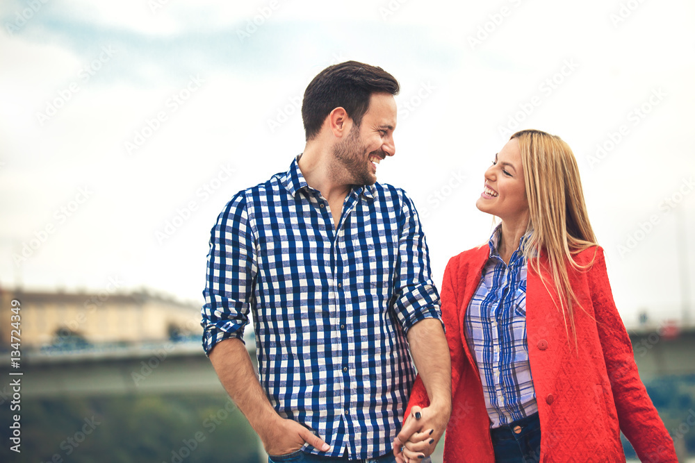 Obraz premium Couple enjoying spring