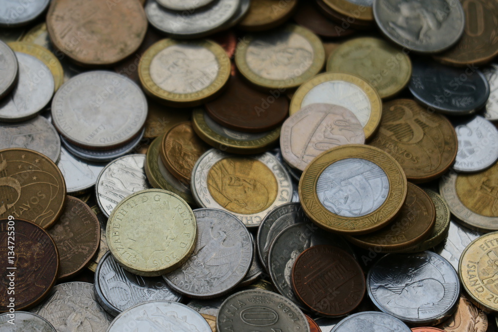 Mixed coins from many country such as Dollar, Pound, Rupee, Yen, Kronur, Peso, Real