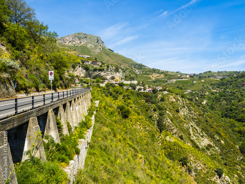 Blick über die Berge Lumbia Petralia bei Toarmina, Castelmonia, Sizilien, Italien