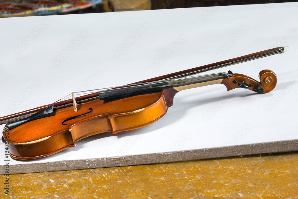 Fototapeta premium Violin and bow lying on the sub frame