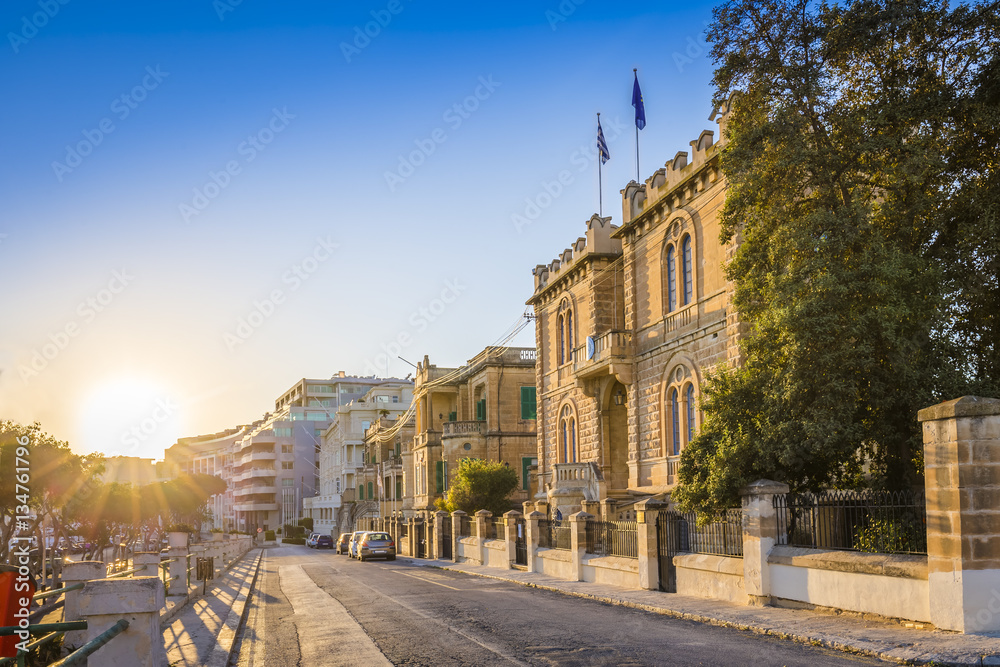 Obraz premium Msida, Malta - Beautiful sunset at the old streets of Msida, the central city of Malta with blue sky
