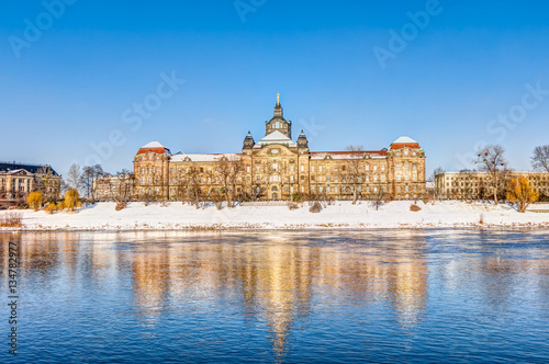 Sächsische Staatskanzlei im Regierungsviertel von Dresden - winterliches Elbufer photo