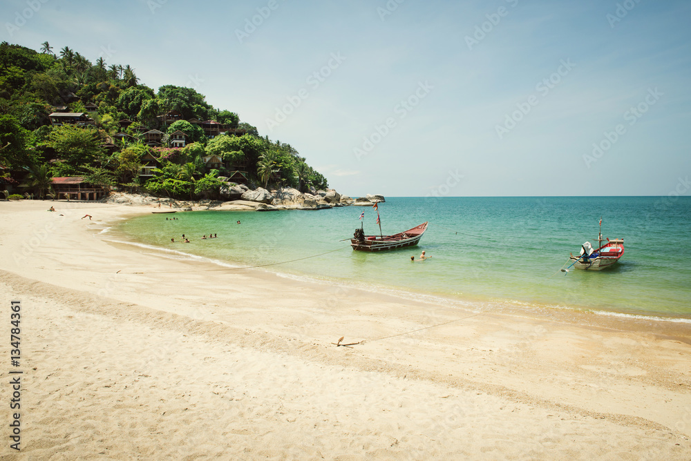 Fototapeta premium beautiful tropical beach with boats