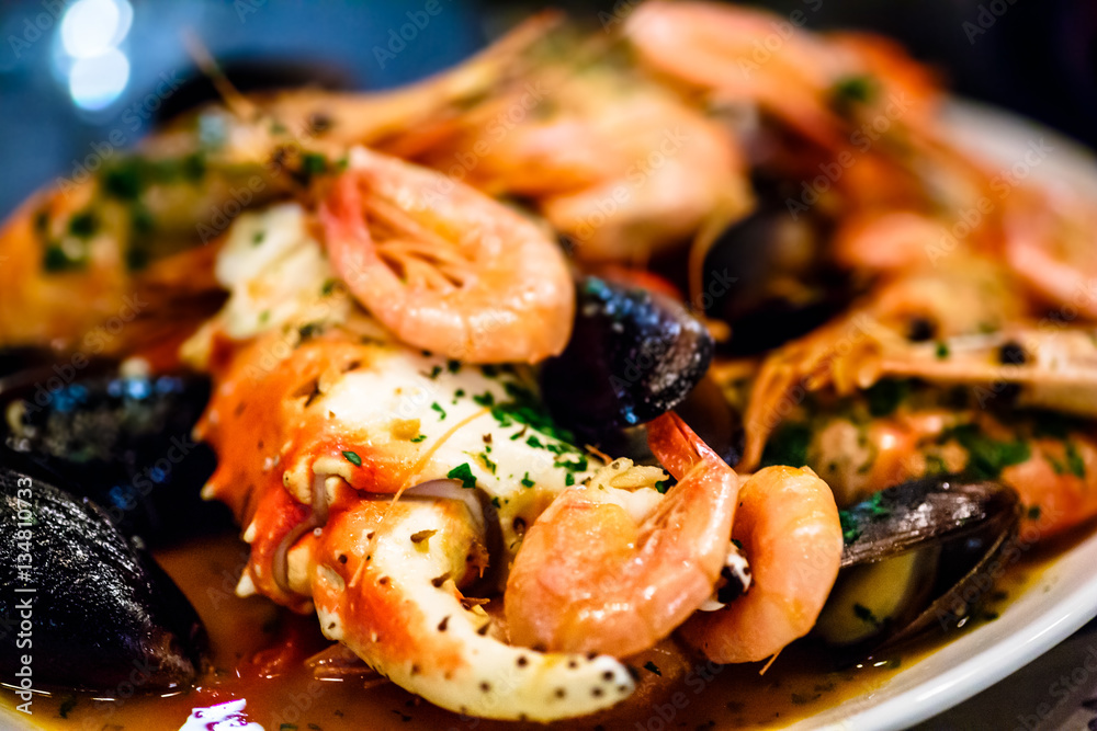 Shrimp, crayfish and mussels are on the big dish in the sauce. Shrimp, crayfish and mussels are on the big dish in the sauce.