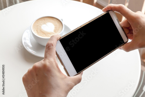 Obraz na płótnie Taking photograph of coffee by smartphone w salonie