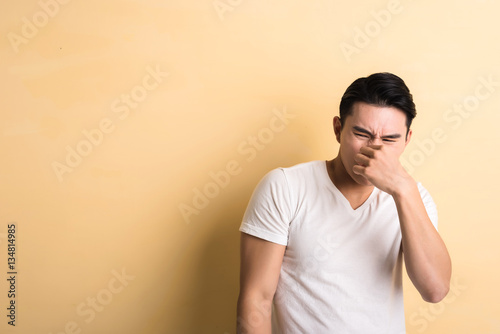 man feel smell bad