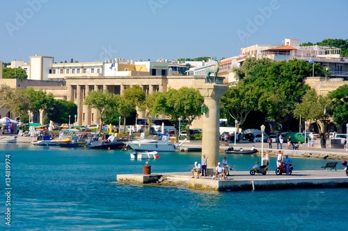 Le port de Rhodes, Grèce.