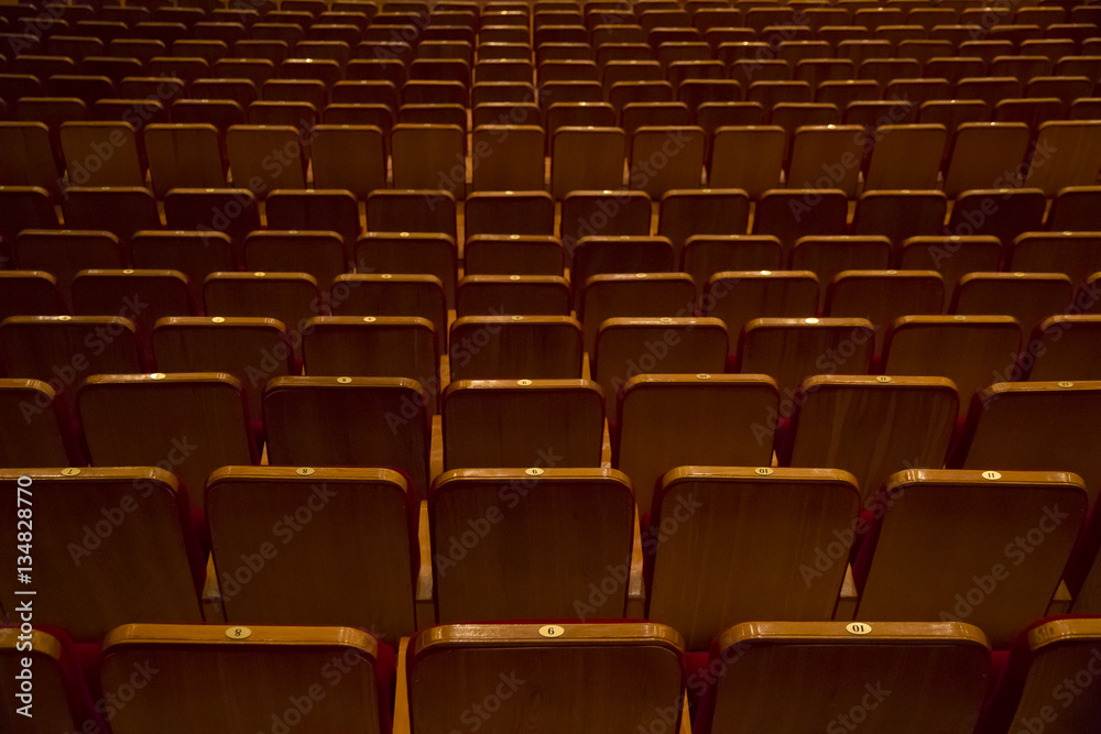 Obraz premium Empty theater seats behind