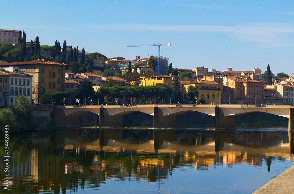 Obraz premium Fot. Konrad Filip Komarnicki / EAST NEWS Wlochy 09.07.2010 Most na rzece Arno we Florencji.