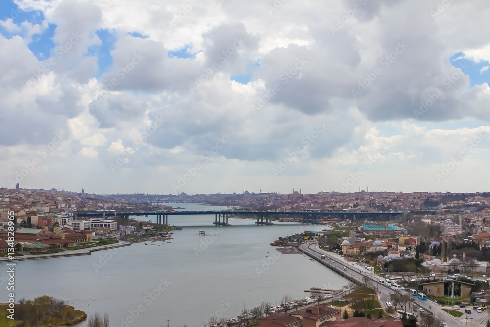 Fototapeta premium Golden Horn from Eyup, view from Pierre Loti cafe in Istanbul ci