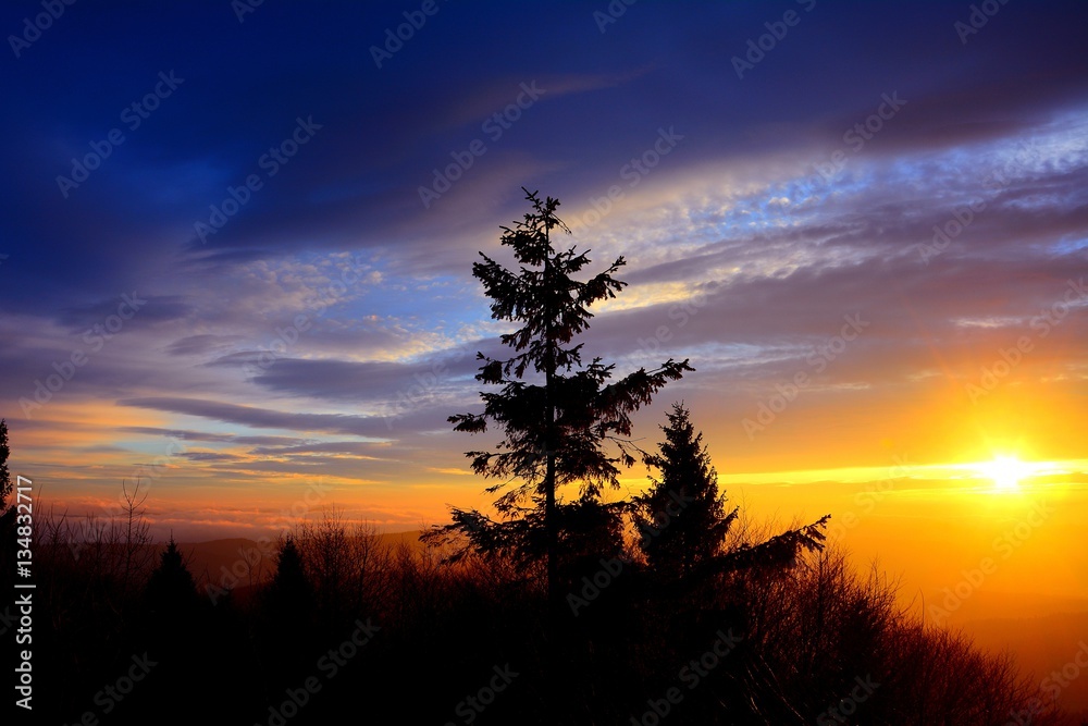 Sunrise in the Polish mountains. Fot. Konrad Filip Komarnicki / EAST NEWS Krynica - Zdroj 13.12.2014 Wschod slonca na Jaworzynie Krynickiej.