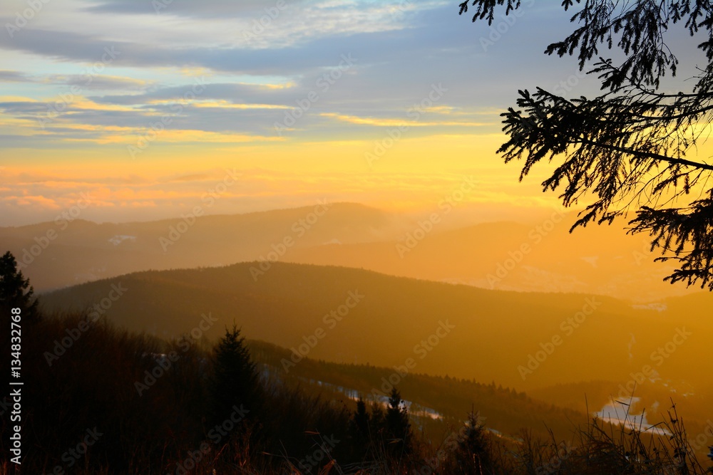 Sunrise in the Polish mountains. Fot. Konrad Filip Komarnicki / EAST NEWS Krynica - Zdroj 13.12.2014 Wschod slonca na Jaworzynie Krynickiej.