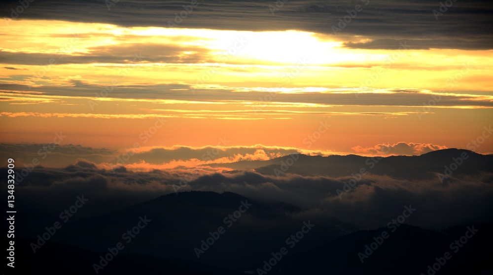 Sunrise in the Polish mountains. Fot. Konrad Filip Komarnicki / EAST NEWS Krynica - Zdroj 20.01.2015 Wschod slonca na Jaworzynie Krynickiej.