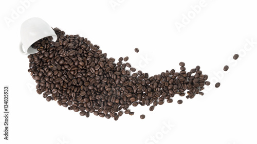 Kaffeebohnen und Espresso Tasse.