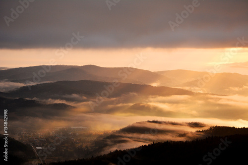 Sunrise in the Polish mountains. Fot. Konrad Filip Komarnicki / EAST NEWS Krynica - Zdroj 28.12.2016 Wschod slonca na Jaworzynie Krynickiej.