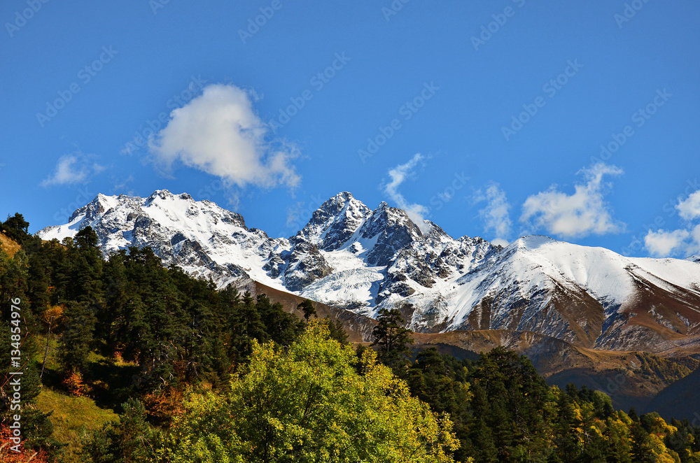 montagna nuvole cima